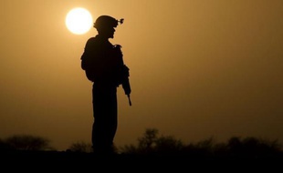 Face à l'armada française de l'opération Gustav au nord de Gao, les jihadistes du Mujao (Mouvement pour l'unicité et le jihad en Afrique de l'Ouest) dans la vallée d'Inaïs ont choisi la fuite, abandonnant des tonnes d'armes mais ne subissant aucune perte.