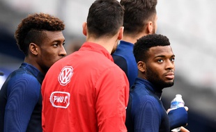 Kingsley Coman ( à gauche) et Thomas Lemar (à droite) sous le maillot de l'équipe de France.