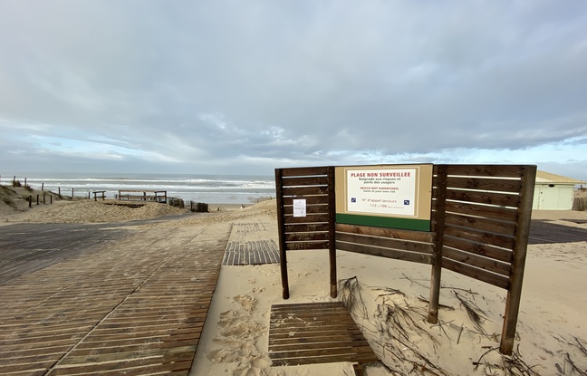 Le 13 novembre 2019 sur la plage du Porge en Gironde, fermée à cause des ballots de cocaïne qui s'échouent.