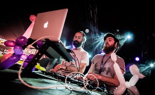 Le duo Barbes et Velours sera chargé d'ambiancer le Thabor vendredi matin à Rennes.