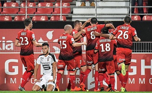 Ramy Bensebaini (à genoux) et les Rennais ont sombré à Dijon.