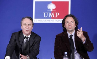 Les porte-paroles de l'UMP Dominique Paillé (G) et Frédéric Lefebvre (D), lors d'une conférence de presse de l'UMP à Paris, le 20 avril 2009.