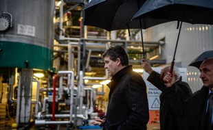 Faute de pouvoir faire une offre commune à la dernière minute pour reprendre le groupe chimique Kem One, où 1.300 emplois sont menacés, le fonds américain OpenGate s'est désisté jeudi au profit de l'industriel français Alain de Krassny, à la veille de l'ultime audience du tribunal de commerce.