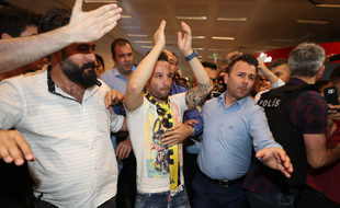 Un accueil de rock star pour Valbuena à l'aéroport d'Istanbul.