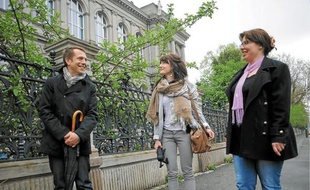 Hervé Doucet, spécialiste en histoire de l'architecture, en compagnie de Nadège et Blandine.