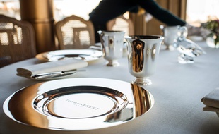 La table dressée d'un restaurant (photo d'illustration)
