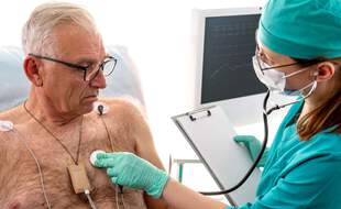 L'insuffisance cardiaque peut être prévenue en bonne partie par de bonnes habitudes hygiéno-diététiques. Un bon suivi est également prépondérant