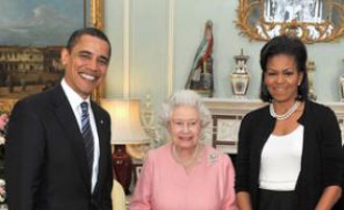 Barack Obama, la reine Elizabeth II et Michelle Obama, le 1er avril 2009 à Buckingham Palace.