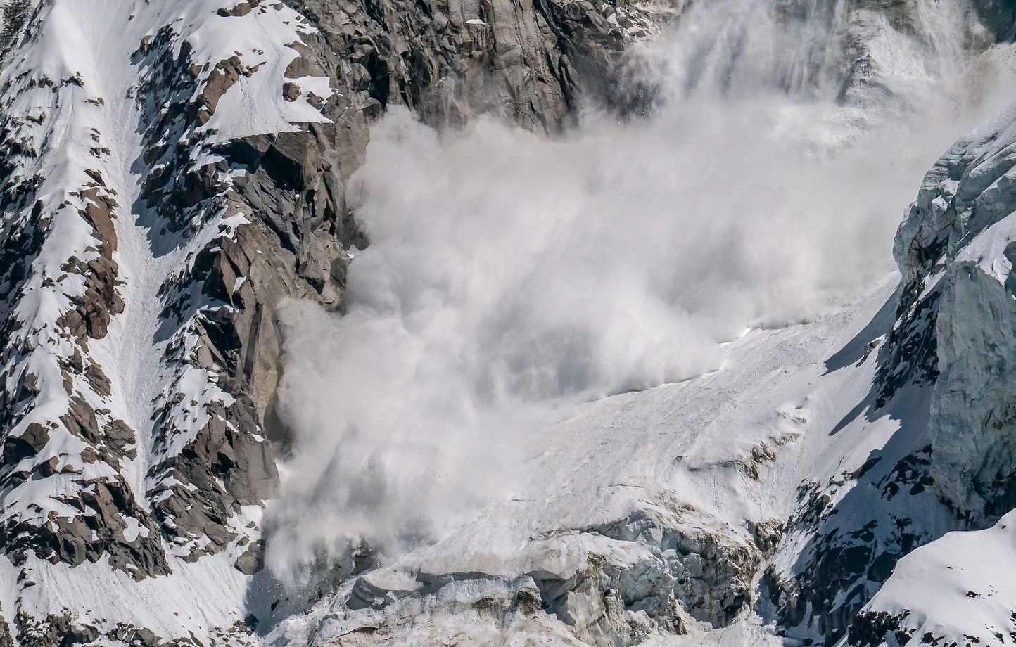 Au moins quatre personnes décèdent dans une avalanche dans le Puy-de-Dôme