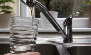 Illustration sur l'eau du robinet.