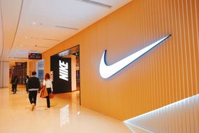 Pour réduire les déchets, Nike va revendre des chaussures légèrement usagées
