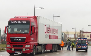 Corbas, le 19 janvier 2015. Des routiers bloquent les accès au marché de gros de Corbas dans le cadre d'une mobilisation nationale destinée à obtenir du patronat des revalorisations salariales.