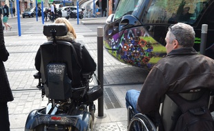 Prendre le tramway en fauteuil roulant sera l'une des expériences à relever.