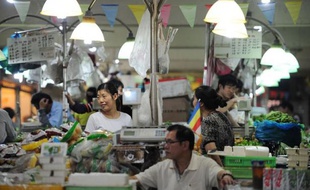 La croissance de la Chine va décélérer cette année, contraignant ses dirigeants à augmenter leurs dépenses budgétaires pour prévenir un ralentissement brutal, a estimé mercredi la Banque mondiale, qui souligne le rôle moteur de la région Asie-Pacifique pour le monde entier.