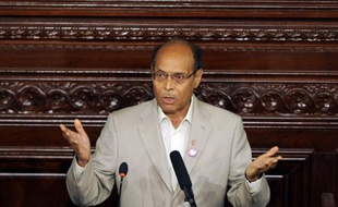 Le président tunisien Moncef Marzouki a présenté jeudi les excuses de l'Etat à la jeune fille violée par deux policiers et qui risque d'être inculpée pour atteinte à la pudeur, a indiqué la présidence dans un communiqué.