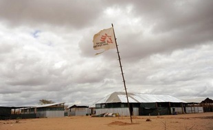 Le deuxième employé de Médecins sans frontières (MSF) blessé par balle jeudi lors d'une fusillade dans le compound de l'organisation dans la capitale somalienne Mogadiscio est mort, a-t-on appris de source hospitalière.