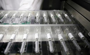 Une usine de Sanofi Pasteur, le 26 novembre 2012 à Val-de-Reuil