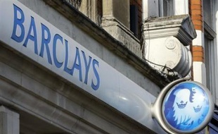 Comme prévu, des banques et des fonds souverains asiatiques ont accepté de venir en aide à la banque britannique Barclays, qui va lever près de 6 milliards d'euros pour renforcer ses fonds propres minés par la crise du crédit, imitant ainsi plusieurs de ses rivales.