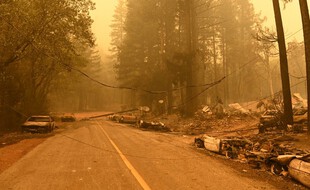 5.400 soldats du feu sont mobilisés face aux flammes du Dixie Fire dans les forêts du nord de la Californie