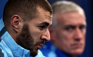 Karim Benzema et Didier Deschamps en conférence de presse, le 25 mars 2015.