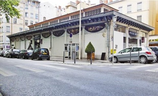 La halle de la Martinière, premier marché couvert construit en 1838, a été peu à peu désertée par les commerces.