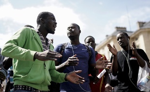Des migrants à Paris.