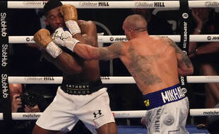 Anthony Joshua a été nettement battu aux points et à l'unanimité des juges chez lui, à Londres, par l'Ukrainien Oleksandr Usyk, le 25 septembre 2021.