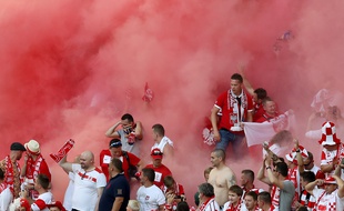 Un fumigène pendant Ukraine-Pologne à Marseille le 21 juin 2016