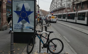 Les affiches sont apparues dans les rues de Strasbourg en ce milieu de semaine, pour encourager à s'inscrire sur les listes électorales pour les européennes de 2019.