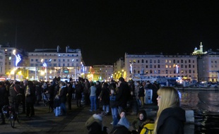 Marseille 07 JANVIER 2015 Rassemblement sur le Vieux-Port en soutien à Charlie Hebdo.