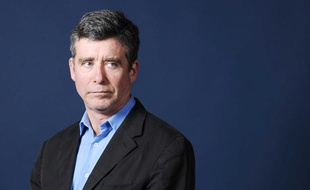 L'écrivain américain Jay McInerney pose pour le festival America, le 28 septembre 2010.