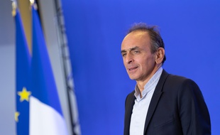 Marine Le Pen affirme avoir proposé la troisième place de sa liste aux européennes à Eric Zemmour, qui a décliné la proposition.