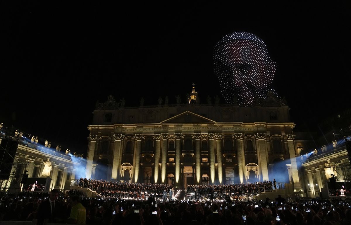 En images : Pharrell Williams, Andrea Bocelli et des milliers de drones au concert pour la paix au Vatican