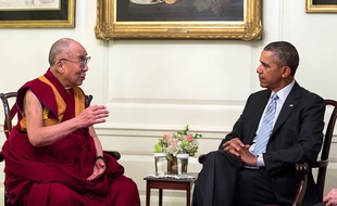 La photographie officielle diffusée par la Maison blanche de la rencontre entre Barack Obama et le dalai lama, le 21 février 2014.