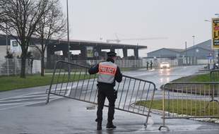 Reconstitution de l'accident entre un car et un camion, le 18 février 2016 à Rochefort