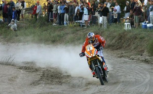 Le pilote espagnol Marc Coma, vainqueur de la troisième étape moto du Dakar le 5 janvier 2009.