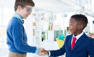Si les États-Unis plébiscitent les « kidpreneurs », en France, il faut avoir 16 ans pour devenir son propre patron.