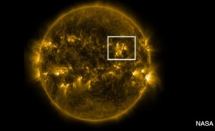Un trou carré a été observé à la surface du soleil par la Nasa entre le 5 et le 7 mai 2014.
