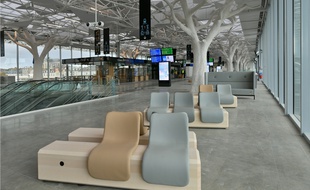 A l'intérieur de la passerelle-mezzanine de la gare de Nantes.