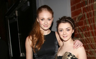 Les actrices Sophie Turner et Maisie Williams à la soirée An Evening with The Game of Thrones à Los Angeles