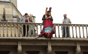 Vanessa Guide,Tarek Boudali,Philippe Lacheau et Julien Arruti dans «30 jours max» de Tarek Boudali