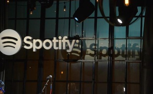 Le numéro un mondial de la musique en ligne Spotify perd toujours de l'argent, à devoir financer une croissance effrénée et reverser une grosse partie de ses ventes aux labels et musiciens.