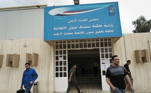 L'entrée d'un tribunal chargé de juger les affaires terroristes à Tel Keif en Irak.