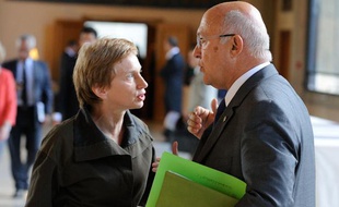 Laurence Parisot, présidente du Medef, et Michel Sapin, ministre du Travail.