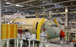 A Colomiers, l'usine d'assemblage de l'A350 XWB, le dernier né d'Airbus