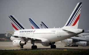 Air France-KLM va augmenter pour cet été son offre de vols long-courriers et diminuera, au contraire, son offre en Europe, poursuivant ainsi sa restructuration sur ce réseau non rentable
