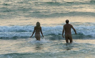 Atout France, l'organe de promotion touristique de la France, chapeaute une campagne web destinée à mieux faire connaître aux clientèles européennes la face la moins cachée de la destination France: ses nombreux centres naturistes.