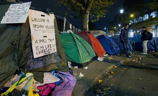 Près du camp de migrants légal, plusieurs centaines de personnes ont planté des tentes (Illustration) / AFP PHOTO / JOEL SAGET / AFP PHOTO / JOEL SAGET