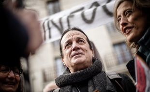 Un journaliste de « Quotidien » porte plainte contre Francis Lalanne pour des coups (Archives)