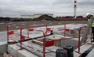 La plateforme depuis laquelle débuteront les premiers forages sur le site de Reichstett à partir, normalement, du mois de juin 2017.